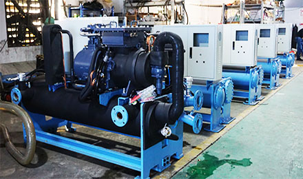 螺桿式冷水機中壓縮機出現(xiàn)震動、噪音大是由什么造成？